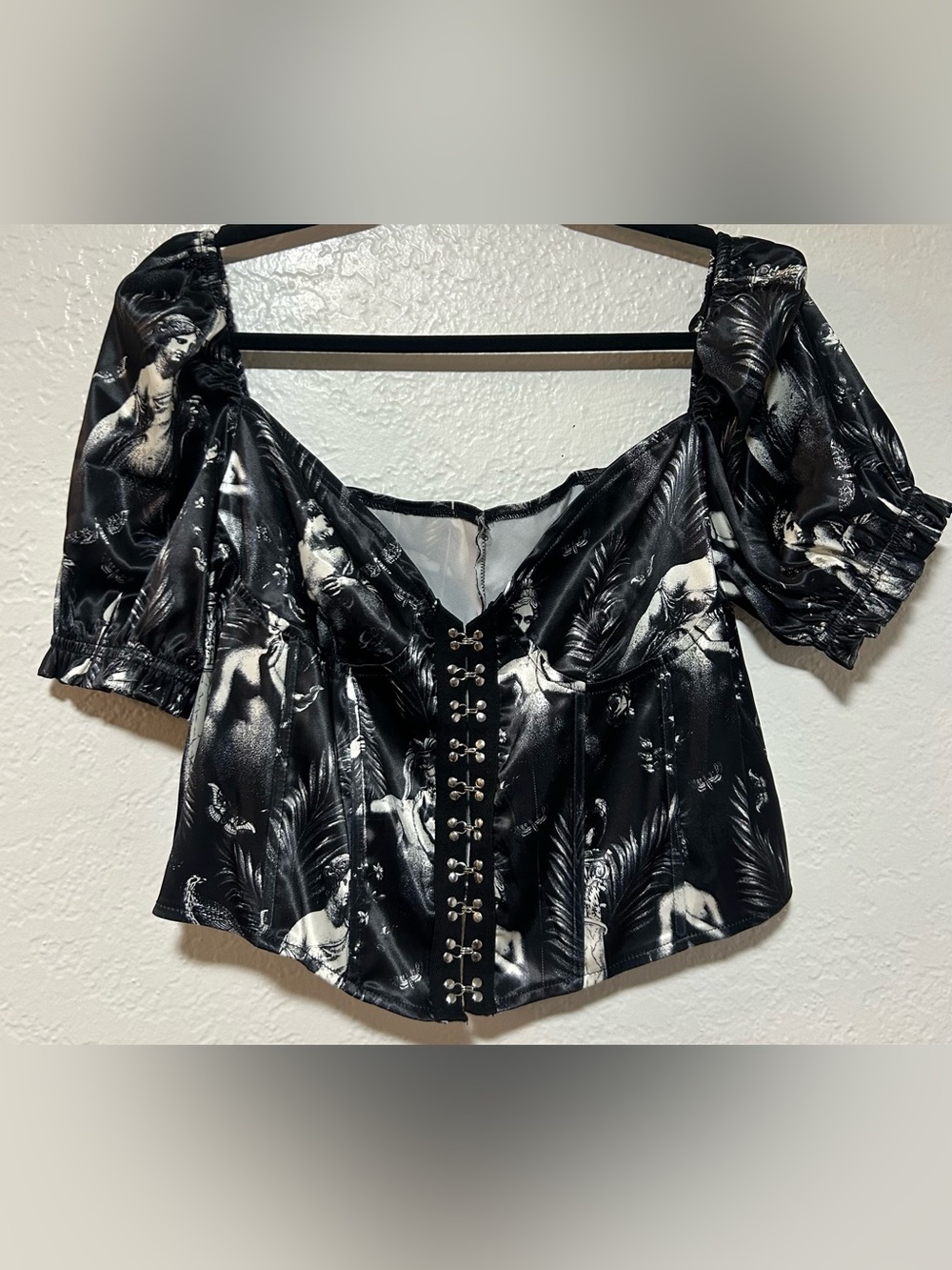 Black Hook-and-Eye Puff Sleeve Top with Mythology Print